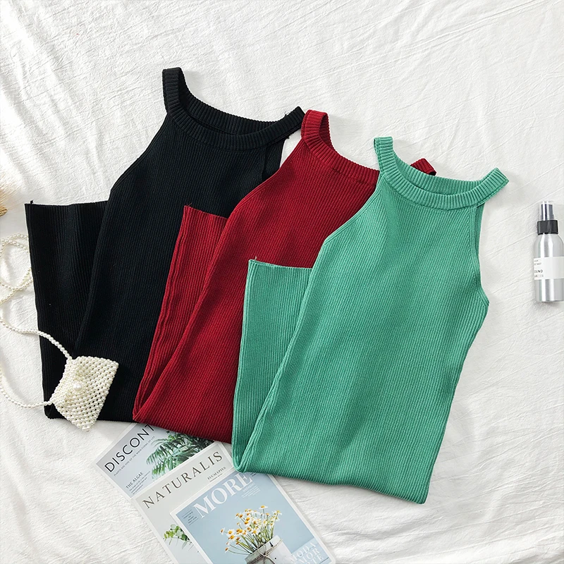 Женское трикотажное платье с лямкой на шее однотонное облегающее приталенное