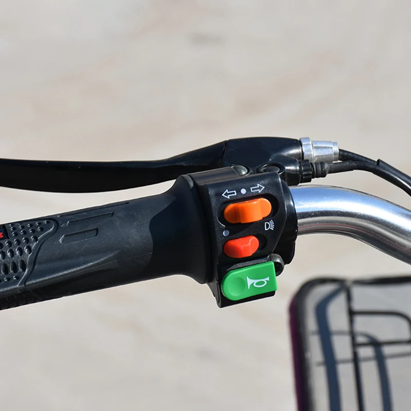 

7/8 Handlebar Motorcycle Switches Horn Turn Signal Headlight Three-In-One Combination Switch Button Modification Accessories