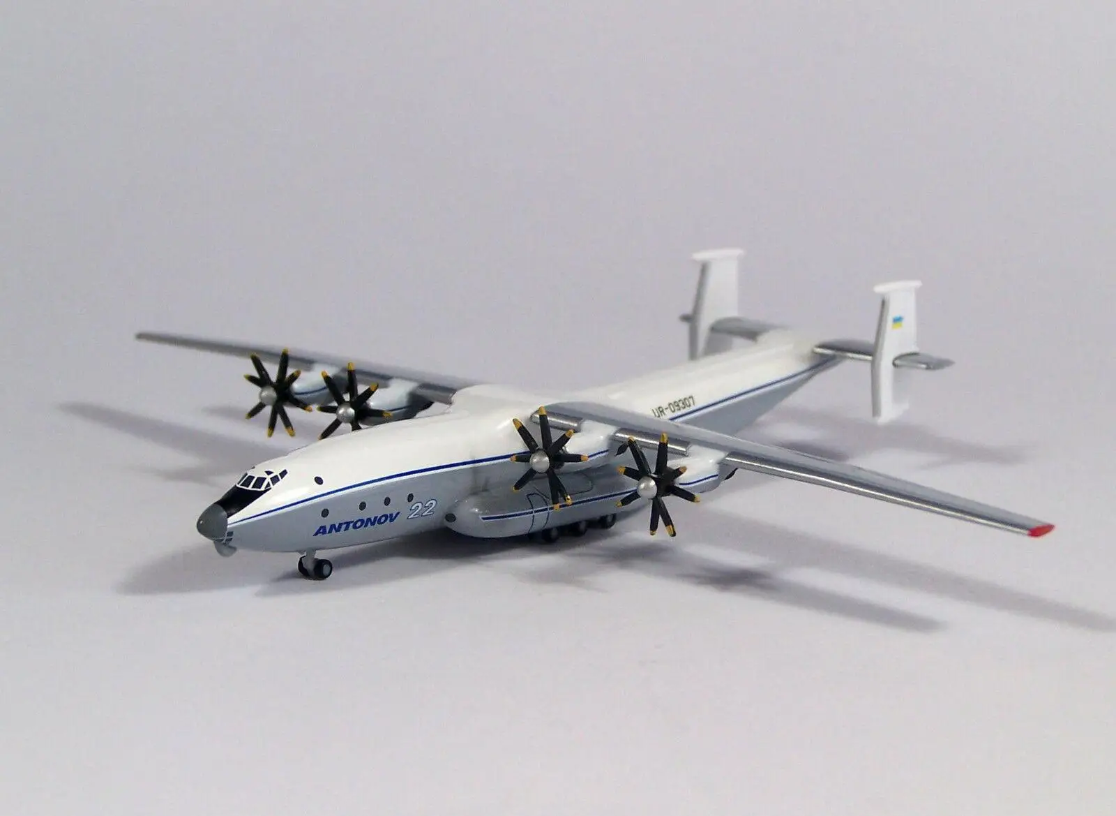 Herpa Украины Антонов ОКБ ан-22 Антеи Reg UR-09307 1/500 литья под давлением модель самолета