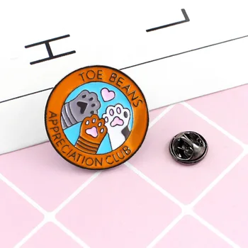 

31mm The cat paw cartoon lapel pin