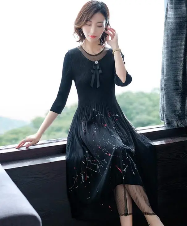 Miyake женское раннее осеннее Плиссированное струйное платье новое тонкое круглый вырез Плиссированное длинное платье в складку с рукавом средней длины - Цвет: Черный