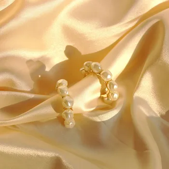 

C Shaped Simulated Pearl Metal Hoop Earrings Korean Simple Sweet 2020 New Fashion Alloy Elegant Earring For Women Party Jewelry