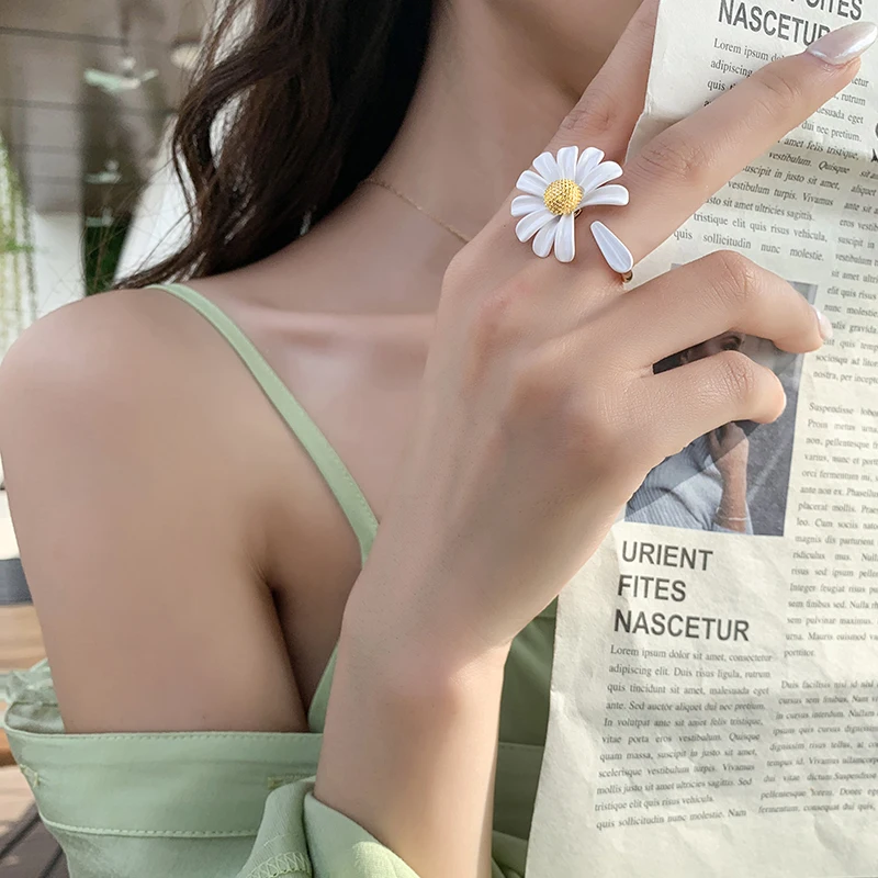 Bangle Bracelet HUANZHI New Design Gold Color Daisy Flower Bee Animal Asymmetry Adjustable Buckle Bracelet For Women Girl Set Jewelry Part