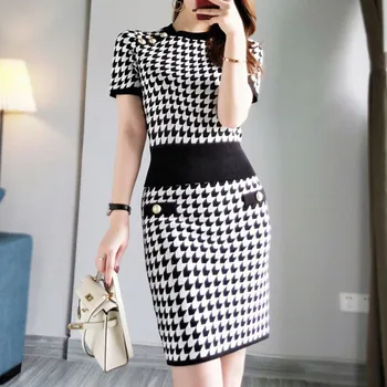 

2020 Summer New Chic Elegant Short-Sleeved Houndstooth Knitted Sweater Top + Mini Skirts Women Fashion 2pcs Knitting Suit