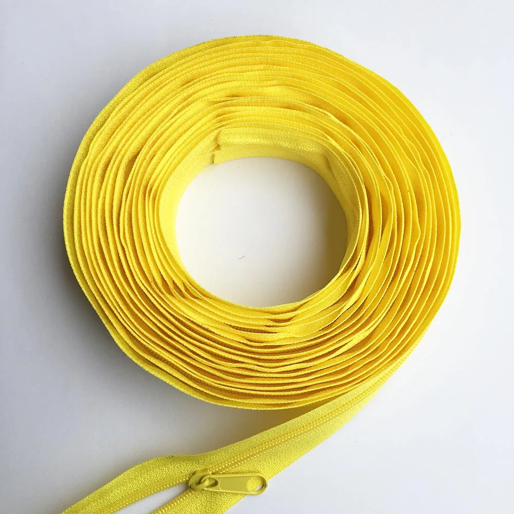 Durable Nylon Coil Zippers Roll with Assorted Sliders