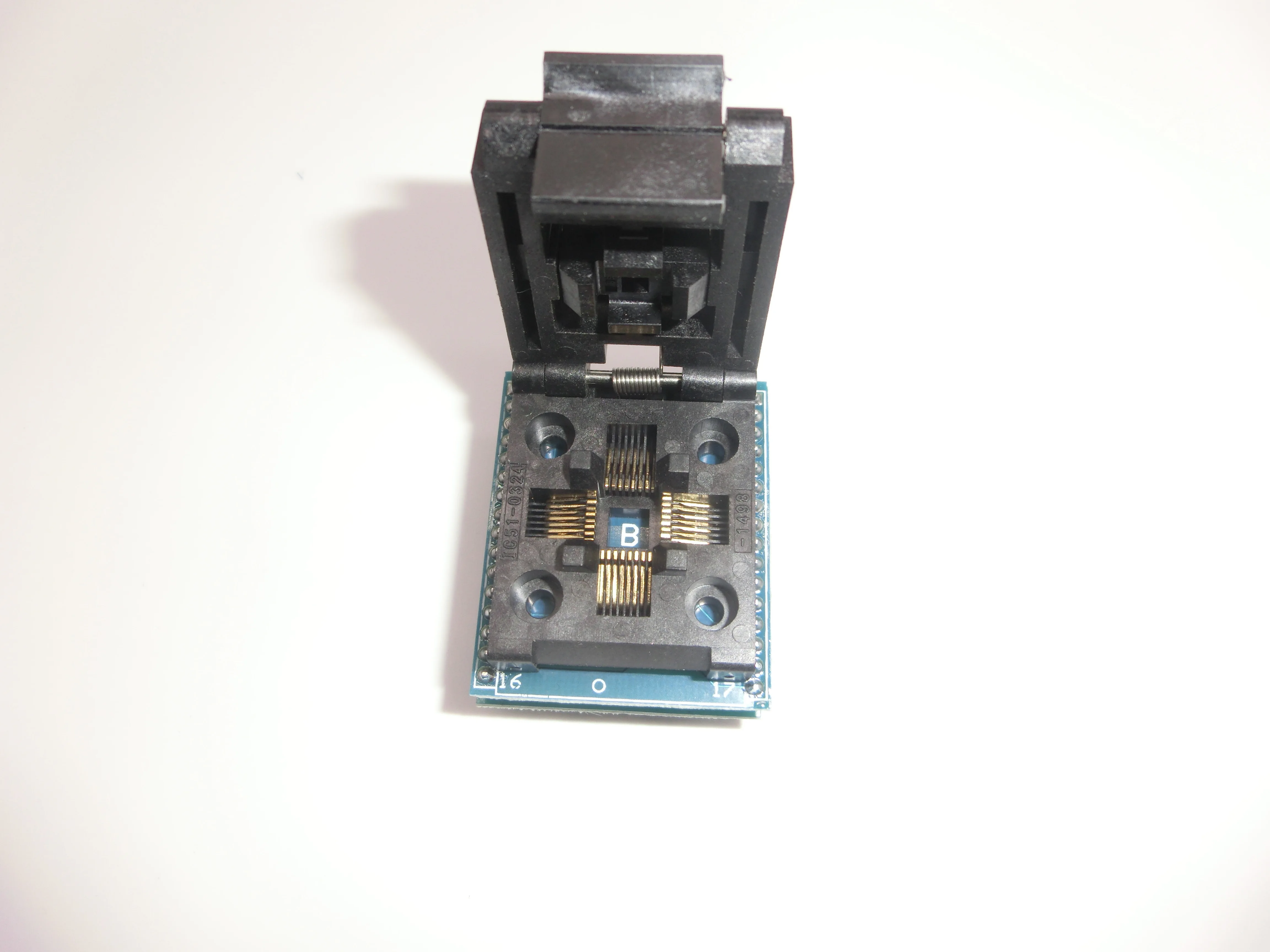 

Free shipping Universal programmer TQFP32 QFP32 LQFP32 TO DIP32 adapter socket support ATMEGA8 AVR STM32 STC RT809F TOP3000