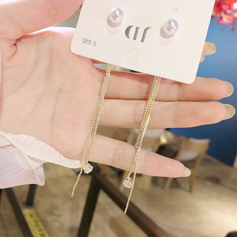 Простая Длинная цепочка с кисточками золотистого и серебряного цвета имитация