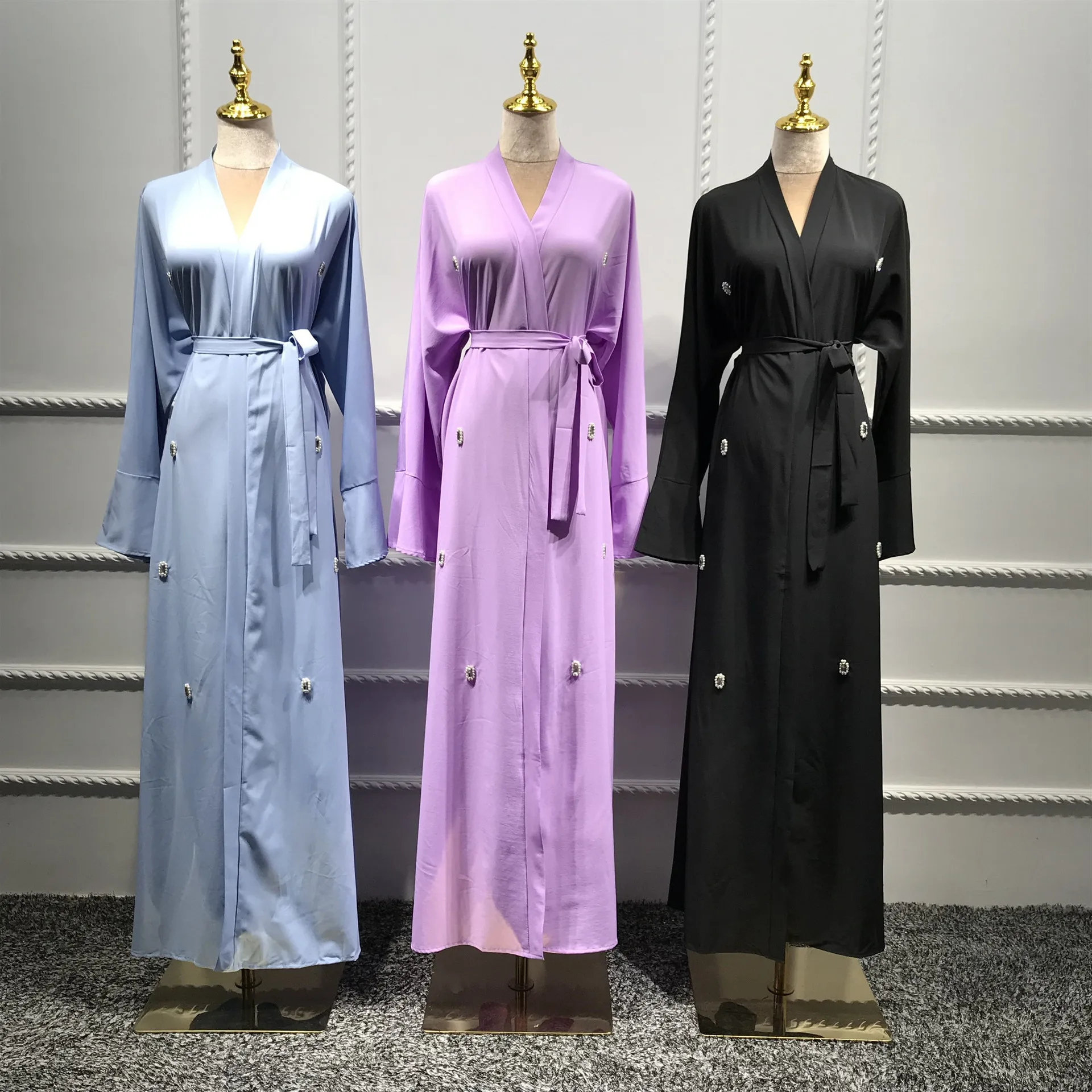 Элегантное мусульманское платье Abaya для женщин расшитое бисером на шнуровке