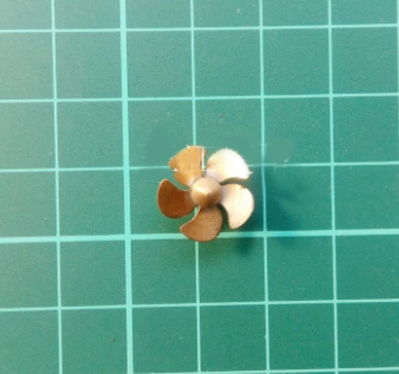 

1PC Boat Modification Parts 2mm Shaft Propeller Diameter 13.6mm Brass Paddle CW CCW Small Props for 1/300 Handmade RC Boat Model