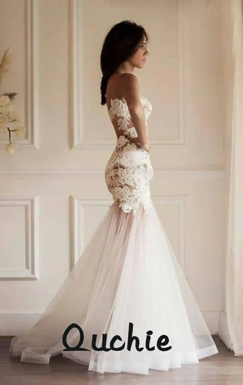 Свадебное платье с иллюзионной аппликацией рукавами-крылышками и открытой