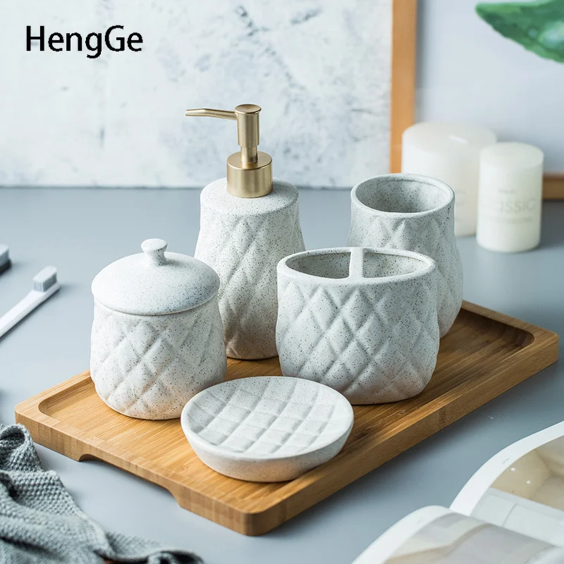 

Набор керамических аксессуаров для ванной комнаты, набор из шести предметов, украшение для комнаты для образцов, чашка для зубной щетки, чехол для зубной щетки, чашка для мытья