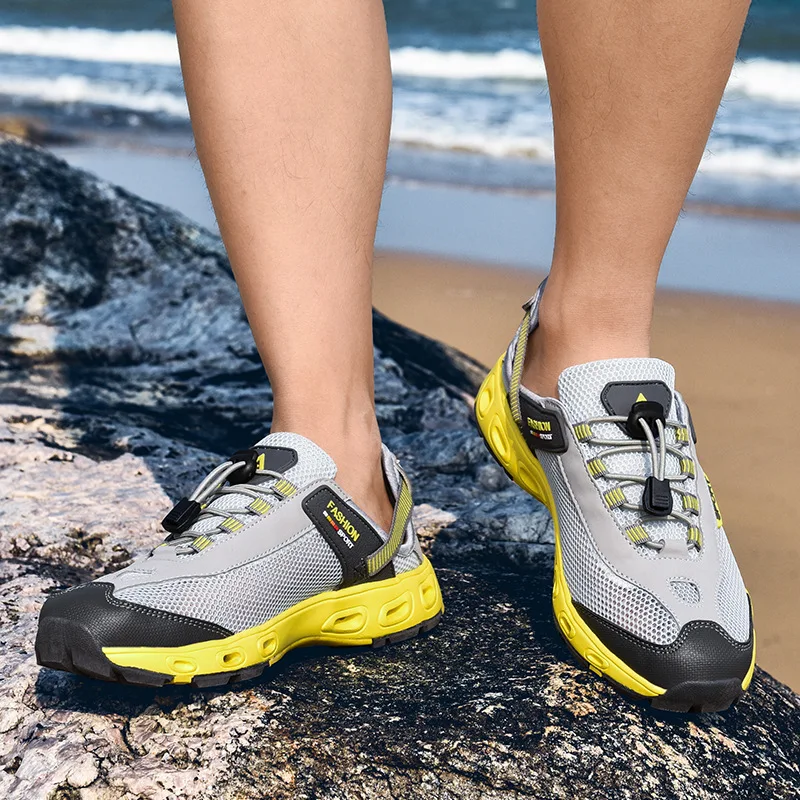 

2019 New Style Outdoor Shoes Hight-top Mountain Climbing MEN'S Shoes Waterproof Anti-slip Light Traveling Shoes Hollow out MEN'S