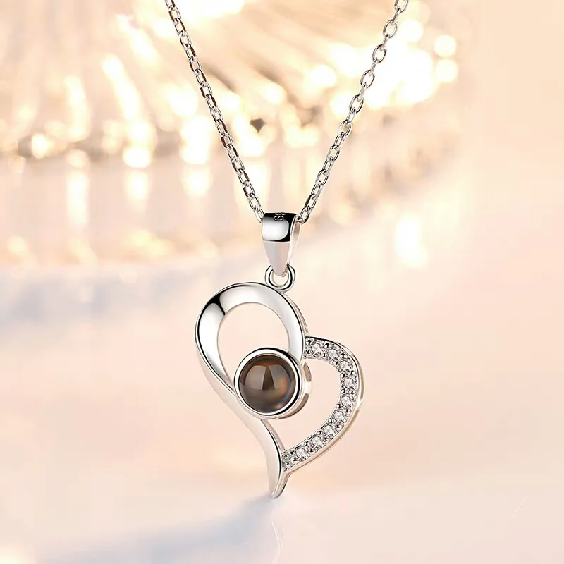 Collier Projecteur - "Je t'aime" en 101 Langues