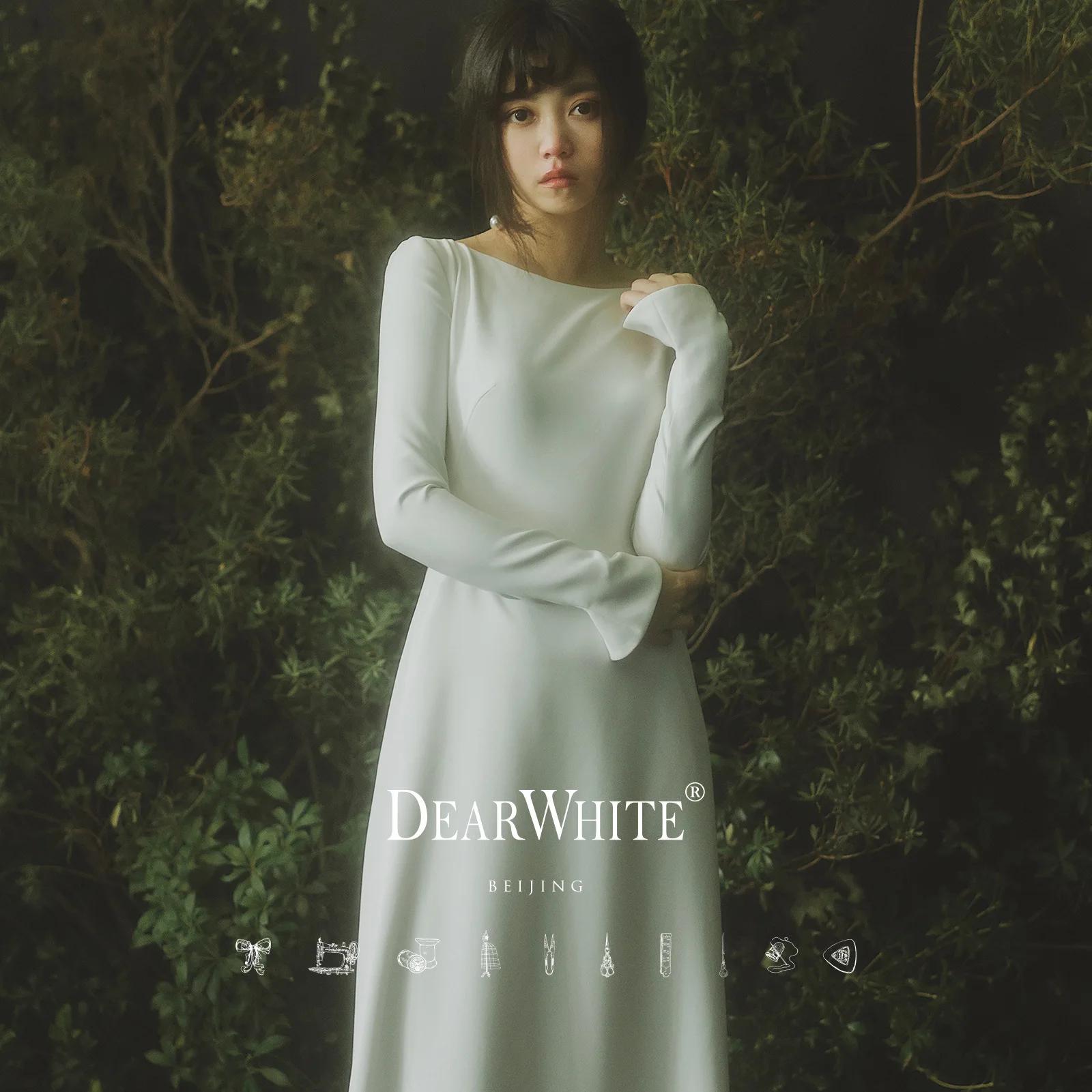 

Modest Long Sleeves Simple Satin Wedding Dresses Bateau Neck Sweep Train Plus Size Country Bridal Gowns Vestido De Noiva