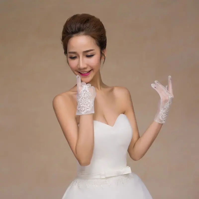 Glamour Bride Dress Gloves Lace Short Paragraph Mittens Wedding Dresses Accessories Charming Lady Women Glove with Fingers E15E