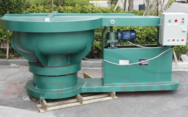 vibratory polishing tumbler with cover detail 1