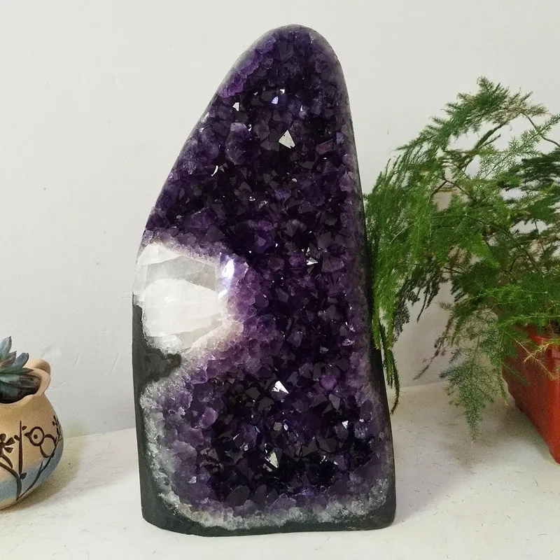 

high quality Natural amethyst stone crystal clusters of high quality Uruguayan crystal mineral specimens have collectable value