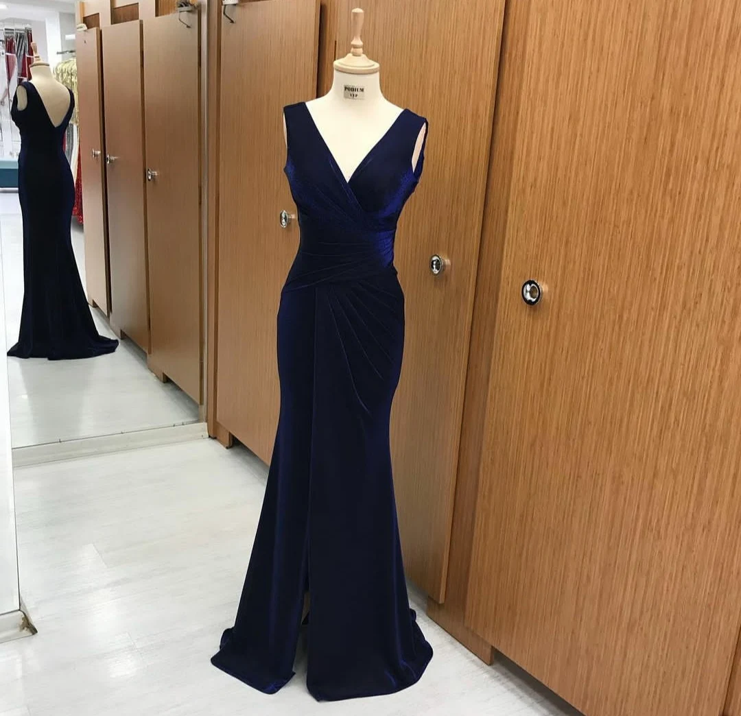 

Elegant Long Velvet Mermaid Blue Bridesmaid Dresses Pleated V-Neck Floor Length Corset Back Robes de Soirée for Women