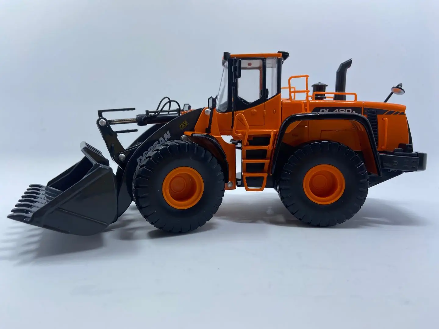 1/40 スケールダイキャスト斗山 DL420A ホイールローダーモデル