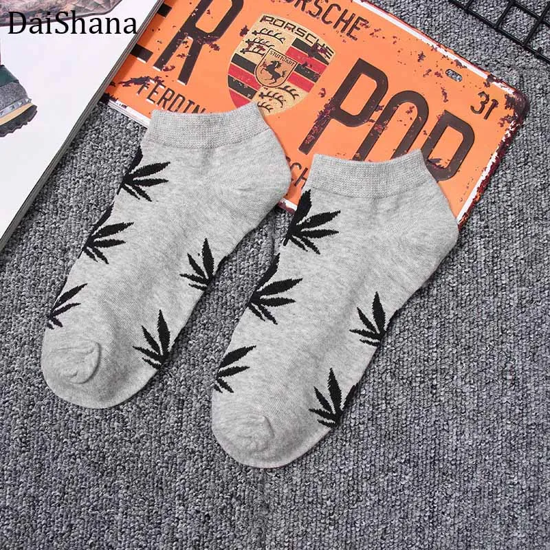 ZB0585 Men's socks new maple leaf socks in the tube cotton skateboard hemp leaves in the tube socks trend Korean street sports socks - Цвет: ZB0585