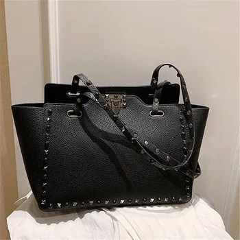 

2020 New Famous Designer Rivet Shoulder Messenger Bags Summer Fashion Large Capacity Casual Totes Bags Women Purse and Handbags