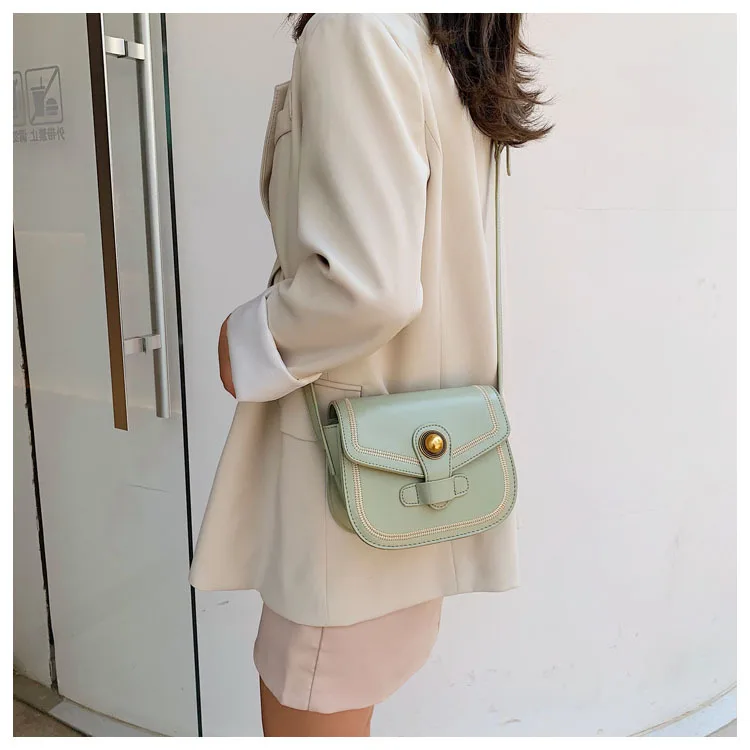 

New 2019 oblique satchel Korean version chain package wedding season flip bag lady small square bag