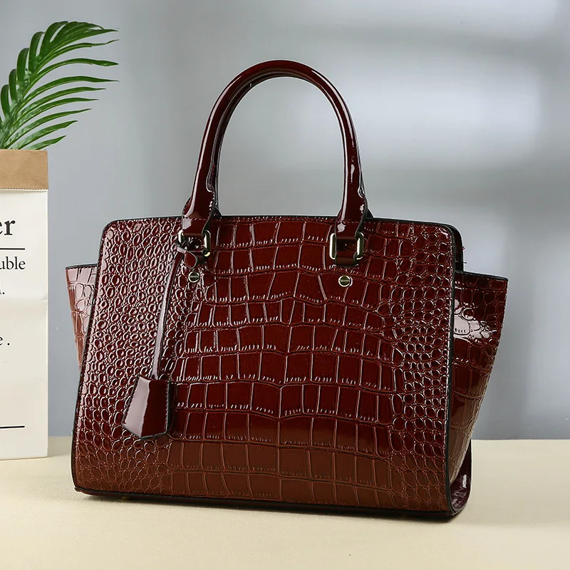 

2019 New Style WOMEN'S Bag European And American Style Crocodile Pattern Wings Style Bag High Grade Sense Patent Leather Workpla