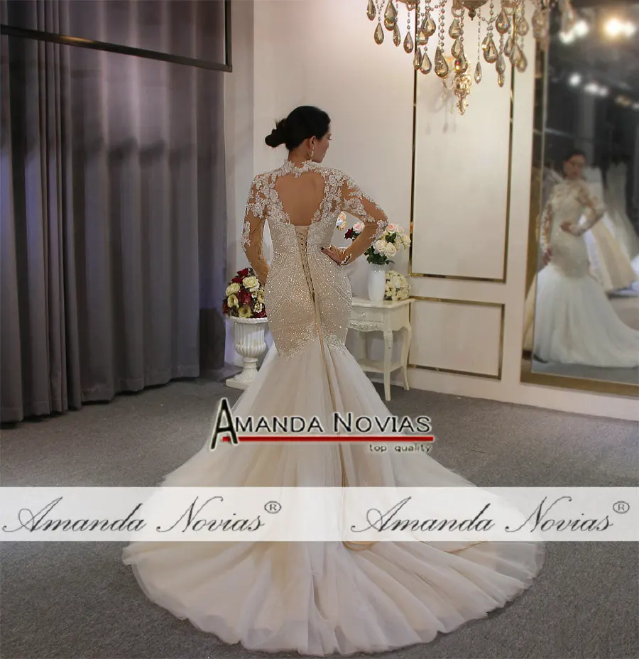 Элегантное свадебное платье Русалка из блестящей ткани от amanda novias design|Свадебные
