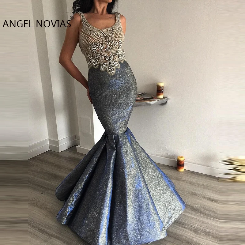 Женское вечернее платье с открытой спиной ANGEL NOVIAS серое блестящее и кристаллами