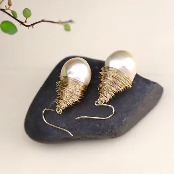 

MetJakt S925 Sterling Silver Gold-plated European and American Style Handmade Baroque Pearl Ladies Earrings