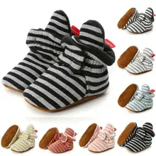 Теплая обувь для новорожденных девочек; обувь в полоску с мехом на мягкой подошве; Нескользящие тапочки для малышей