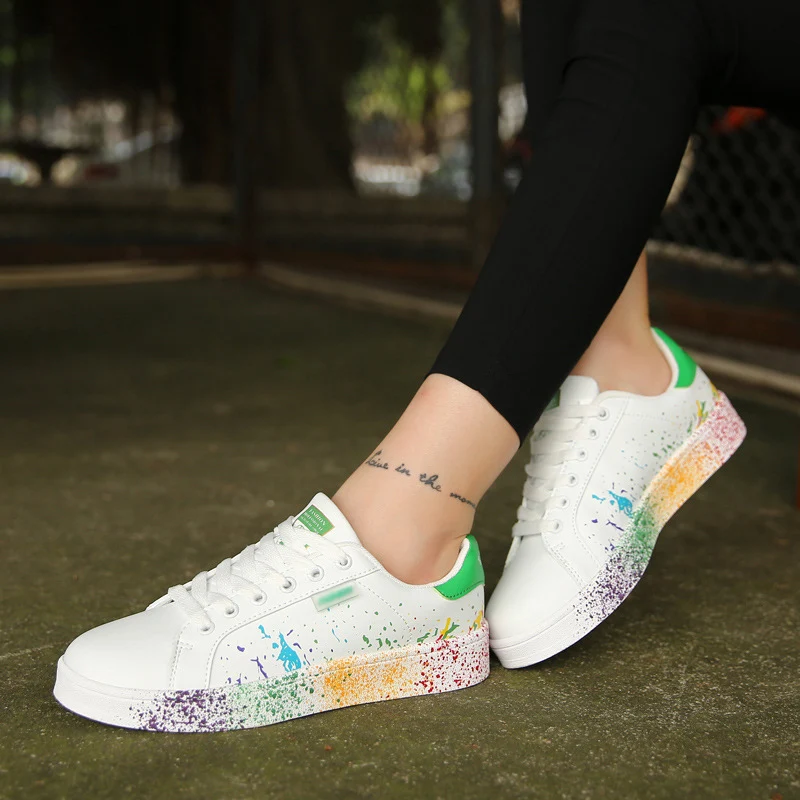 Кроссовки на плоской подошве для мужчин и женщин цветные граффити шнуровке ПУ