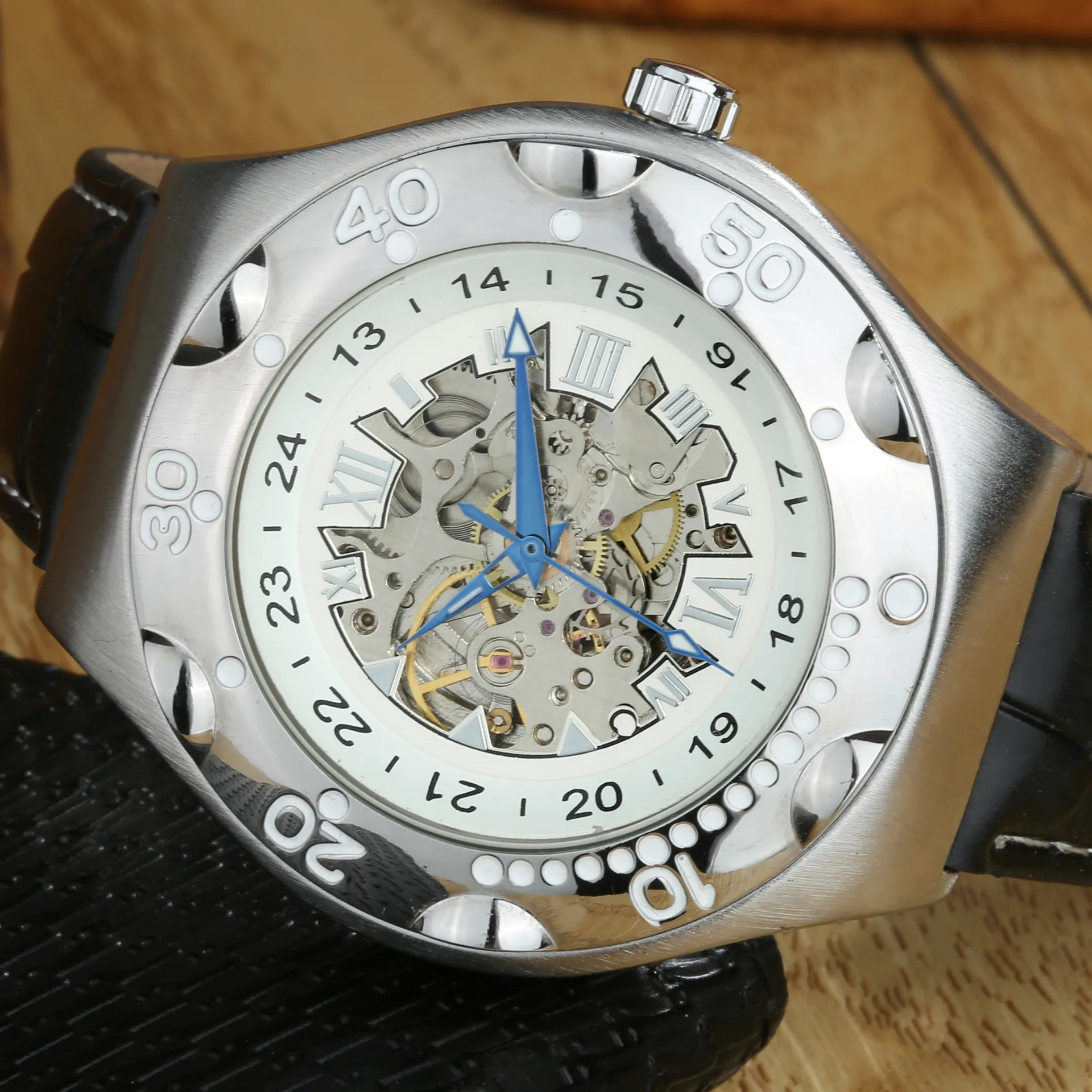 

Goer Fully Automatic Analog Watch Large Dial Roman Numerals Cool Hollow Table Men's Gz0066