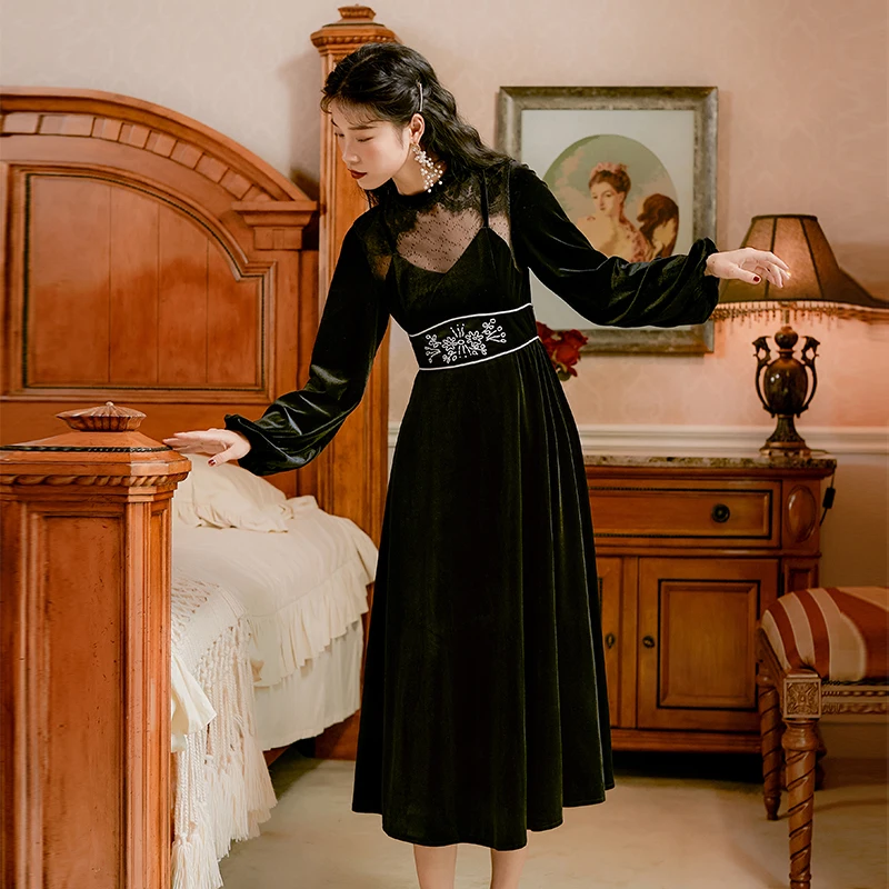2020 Autumn New Arrival Elegant High Quality Stand Collar Flower Embroidery Women Long Velvet Dress