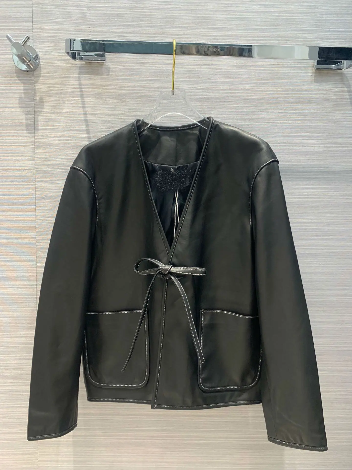 

2019 New Fashion Casual Cool Black Real Leather Jackets Women V-neck Loose Style Three Sizes