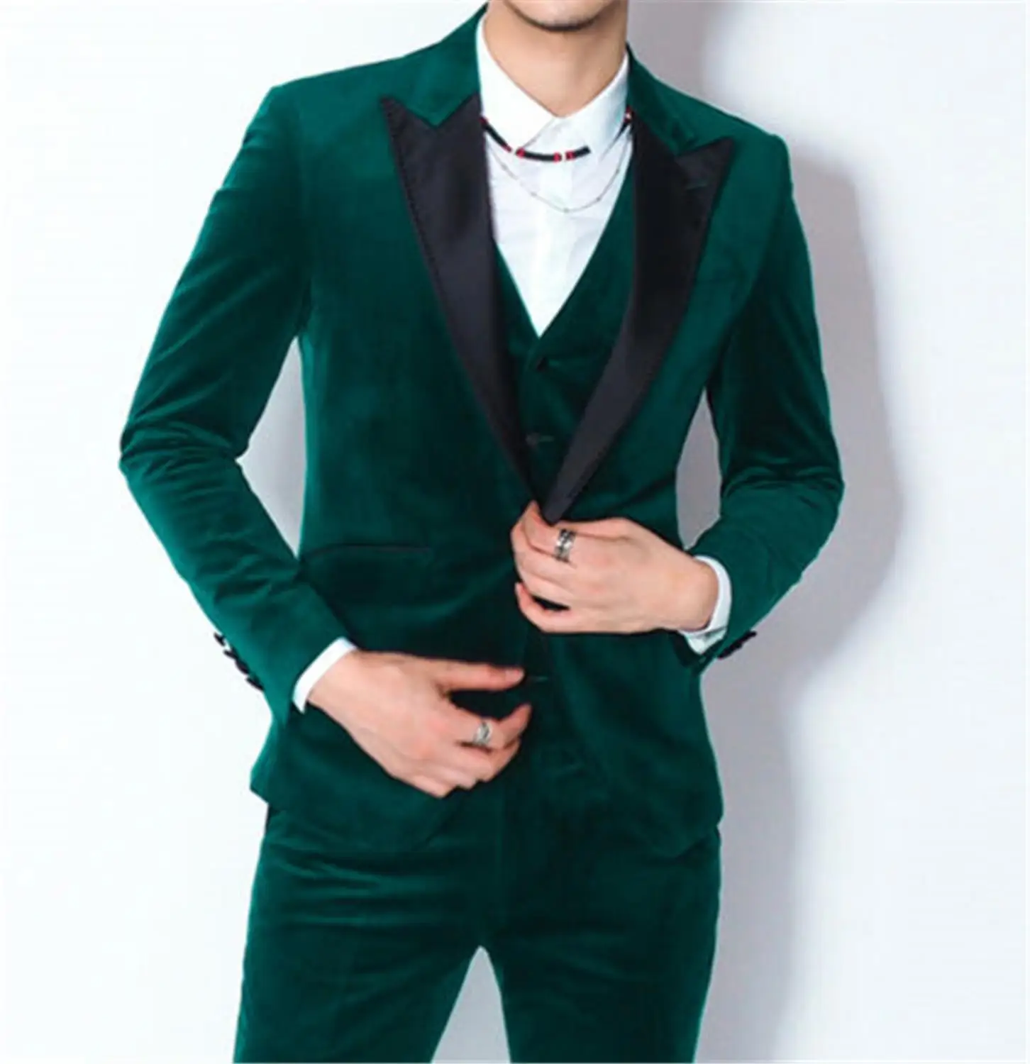 

2020 Wedding Men's Green Velvet Suit Slim Fit 3 Piece (Jacket+Pants+Vest) Groom Tuxedo Men's Party Suit Custom Grooms Man Suit