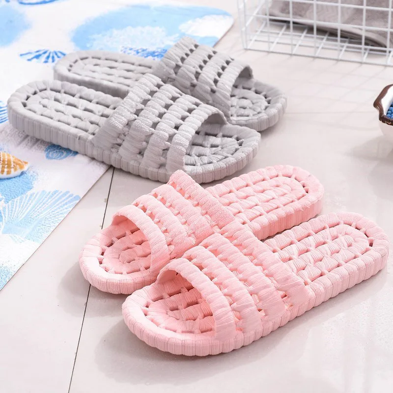

2019 Home Slipper Four Seasons Bath Water Leakage Slipper Men And Women Soft-Sole Hollow out Anti-slip Couples Bathroom Slippers