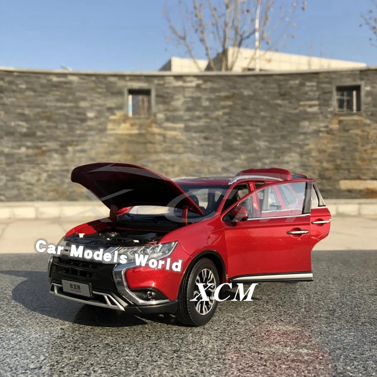 Литая модель автомобиля для Outlander 1:18(красный)+ маленький подарок