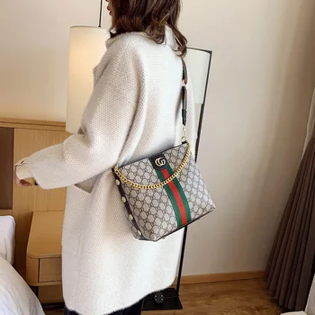 

Net red bag 2019 new Korean version of the trend of simple fashion casual wild wide shoulder strap messenger bucket bag