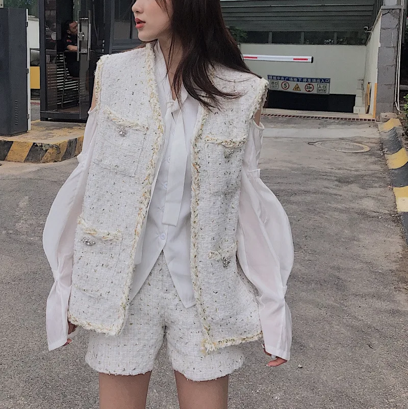 

2019 Early Autumn New Style Graceful Set Coat Women's Chunky Flower Nick Waistcoat + Shirt Tops + Shorts Three-piece Set