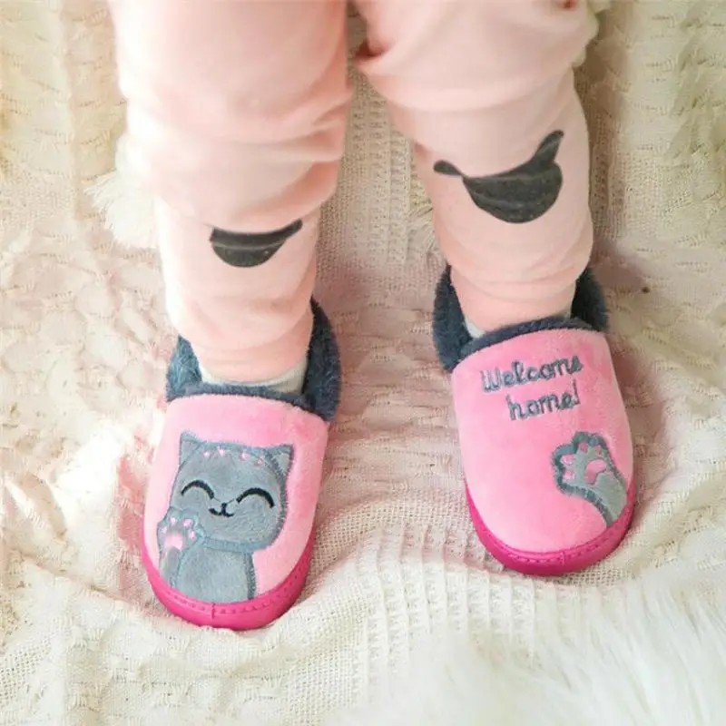 Зимние детские тапочки для маленьких девочек; домашняя обувь; детские меховые шлепанцы; хлопковые тапочки с рисунком кота для мальчиков; теплые пушистые домашние детские шлепанцы