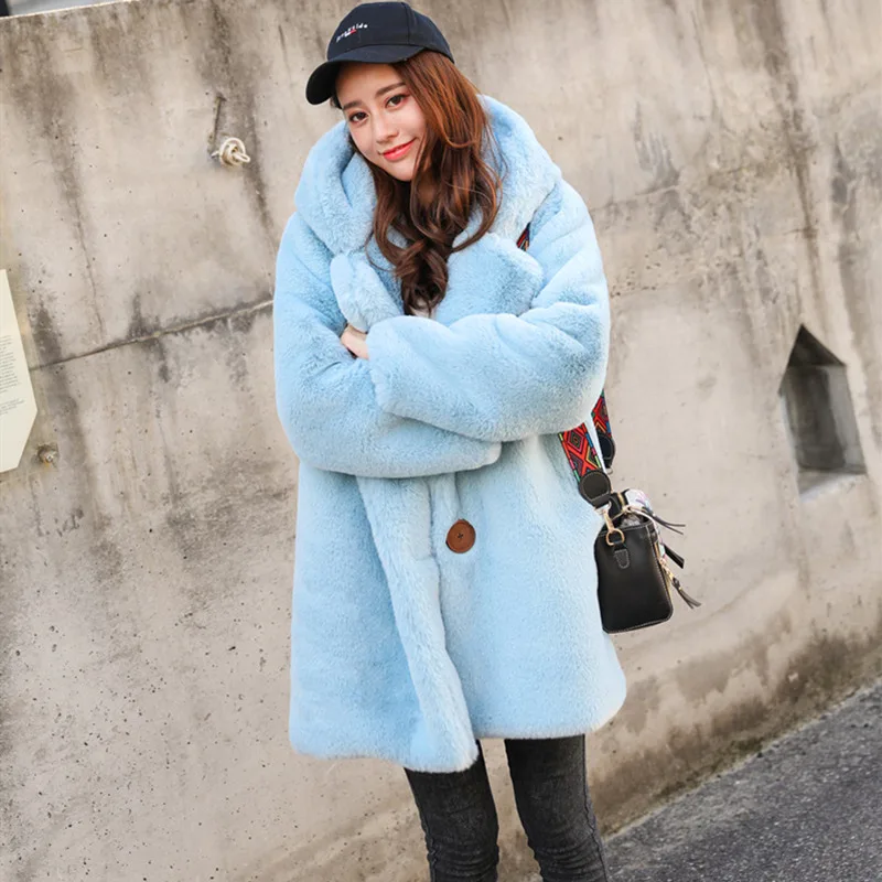 light blue Зимнее женское высококачественное пальто из искусственного меха кролика роскошное меховое пальто Свободное пальто с капюшоном плотное теплое женское плюшевое пальто больших размеров sd124 - Цвет: light blue