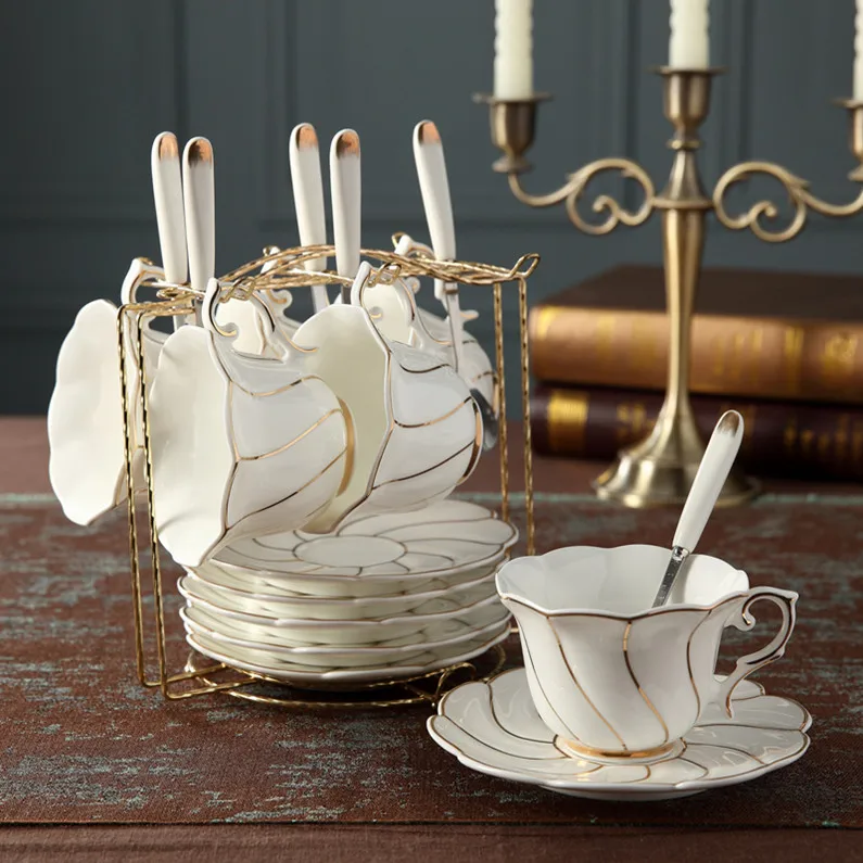 

European Luxury Coffee Cup and Saucer Set Bone China Simple Ceramic Cup Afternoon Nordic Tea Set Espresso Royal Cup Creative D6