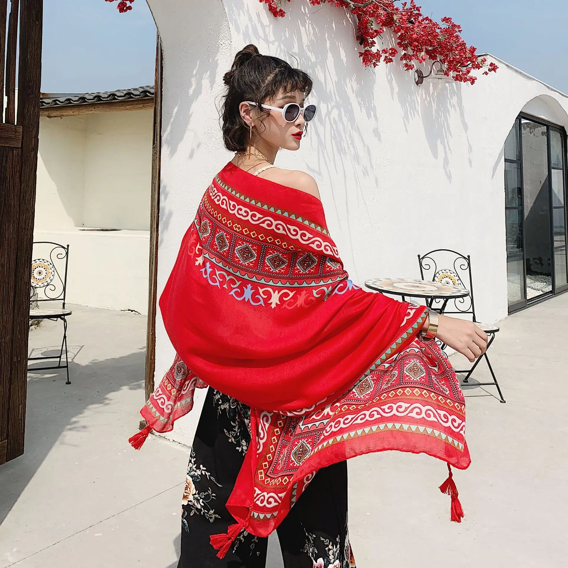 

Spring and summer seaside sunscreen shawl cotton and linen scarf dual-use beach scarf female beach towel shawl autumn and winter