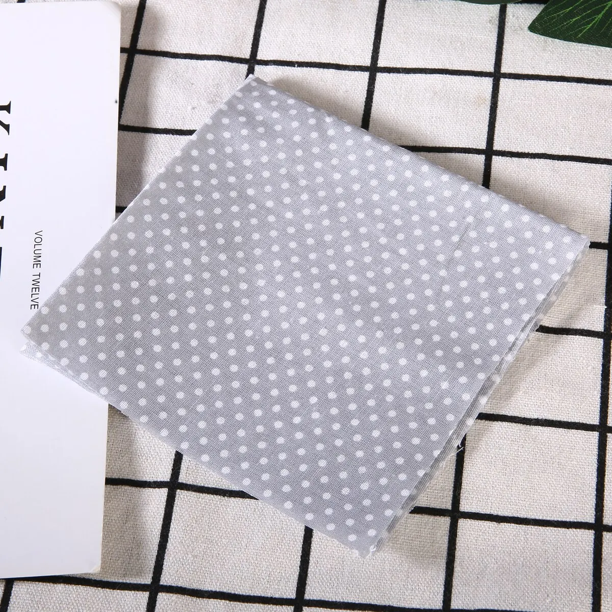 New 7pcs 25x25cm Cotton Fabric Assorted Squares Pre-Cut Quilt Quarters Bundle DIY Patchwork Cloth Material Handmade Doll Gray