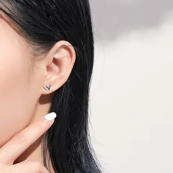 

Sliver Letter “V” Link Oval Metal Stud Earrings Simple Trendy Earrings For Women Personality Jewelry Brincos