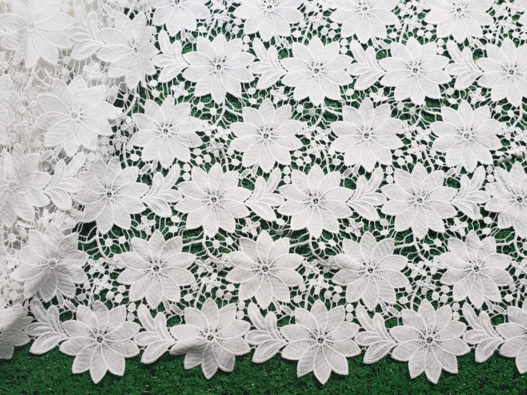 Фабрика предлагает стоимость продаж 30 шт. Африканский шнур кружева ткани высокого качества гипюр кружевной ткани для вечерних платьев Win228u в белом цвете