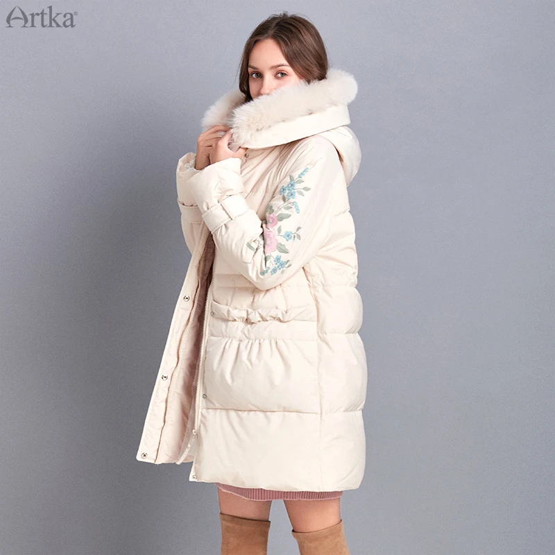 Goedkoop ARTKA 2019 Winter Nieuwe Vrouwen Bloem Borduren 90% Witte Eend Down Jas Vos Bontkraag Capuchon Dikke Warme Lange Down jassen ZK10790D