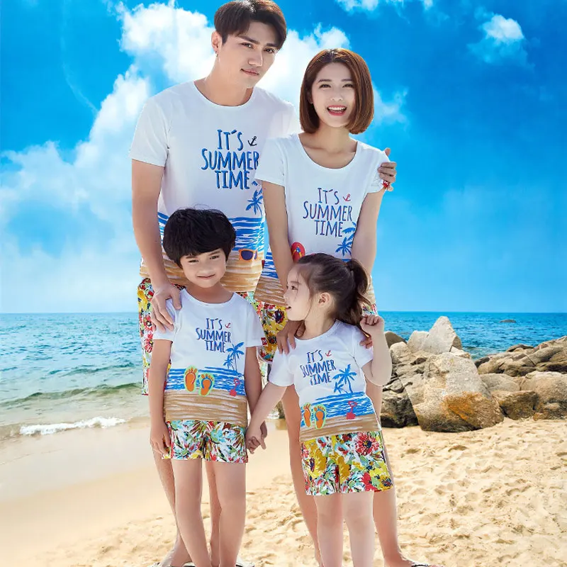 costumi mare famiglia