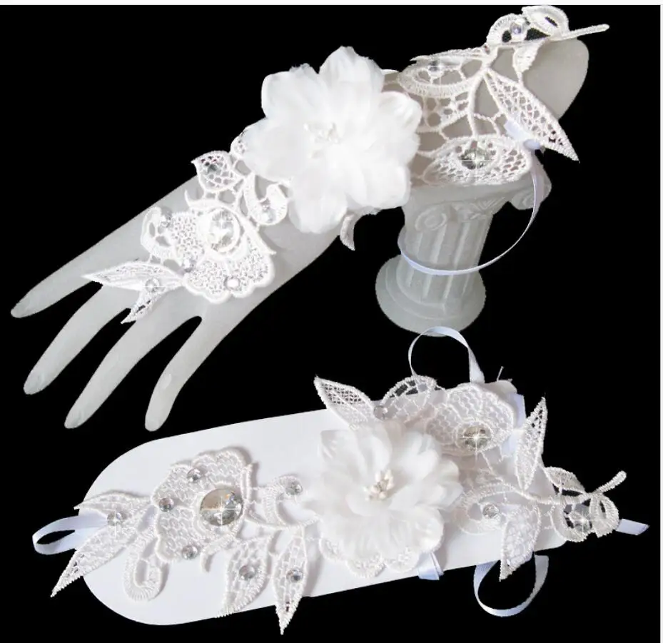 

Cheap Ladies Bridal Short Fingerless White Lace Gloves Rhinestone Solid Flower Sheer Wedding Gloves For Bride